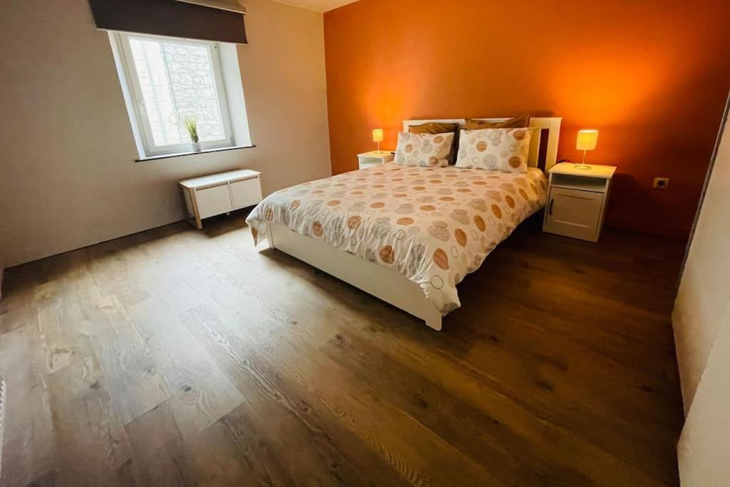 Appartement Cosy Au Centre De Beauraing Esterno foto