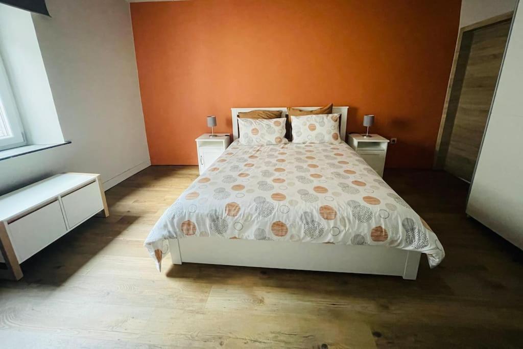 Appartement Cosy Au Centre De Beauraing Esterno foto